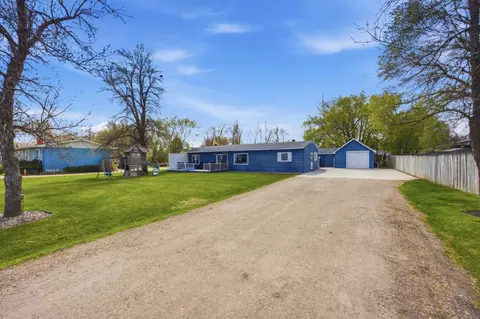 514 Chapin Dr, Harwood, ND 58042