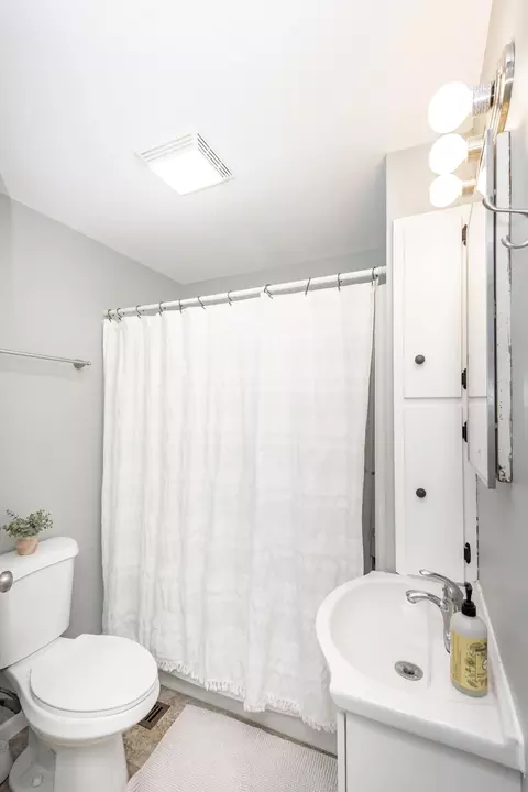 Bath - 1525 4th Ave S, Fargo, ND 58103 photo 1 of 7