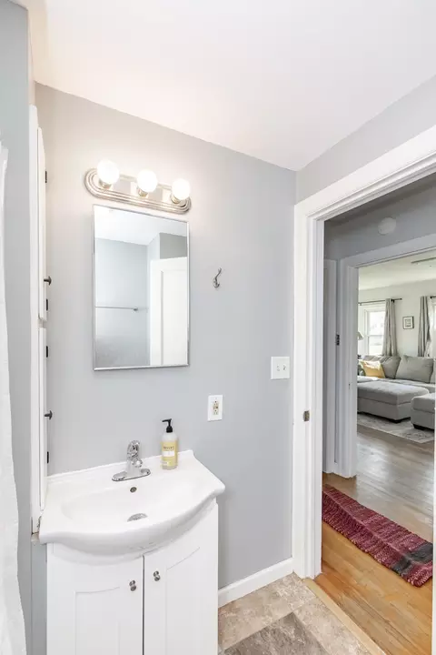 Bath - 1525 4th Ave S, Fargo, ND 58103 photo 3 of 7