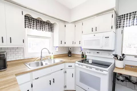 Kitchen - 1525 4th Ave S, Fargo, ND 58103 photo 4 of 4