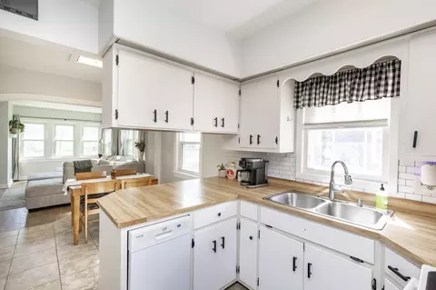 Kitchen - 1525 4th Ave S, Fargo, ND 58103 photo 3 of 4