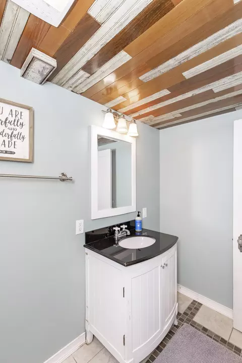 Bath - 1525 4th Ave S, Fargo, ND 58103 photo 6 of 7