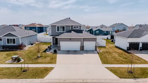 5568 37th Ave S, Fargo, ND 58104