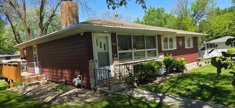 1702 Frank Hall Dr, Albert Lea, MN 56007