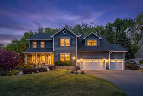 711 Bridle Ridge Rd, Eagan, MN 55123