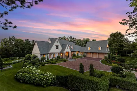 325 Highcroft Ln, Wayzata, MN 55391