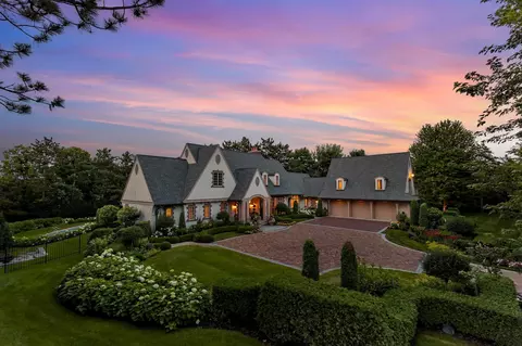 325 Highcroft Ln, Wayzata, MN 55391