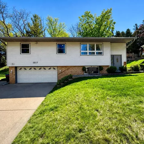 1617 Woodland Dr, Red Wing, MN 55066