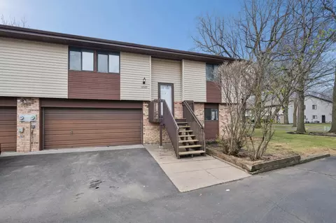 10529 Grouse Cir NW, Coon Rapids, MN 55433