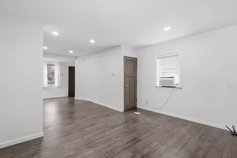 Living - 900 Geranium Ave E, Saint Paul, MN 55106 photo 4 of 6