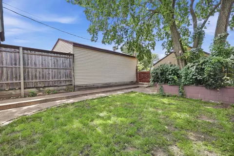 Exterior - 900 Geranium Ave E, Saint Paul, MN 55106 photo 5 of 5