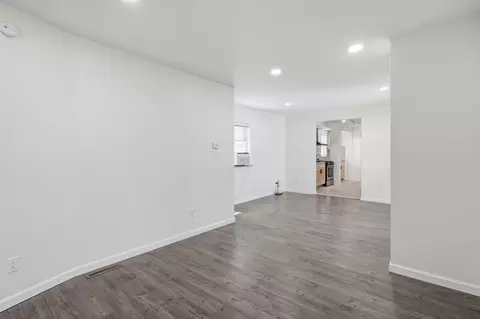 Living - 900 Geranium Ave E, Saint Paul, MN 55106 photo 2 of 6