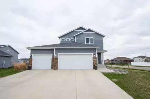 2009 42nd St S, Moorhead, MN 56560