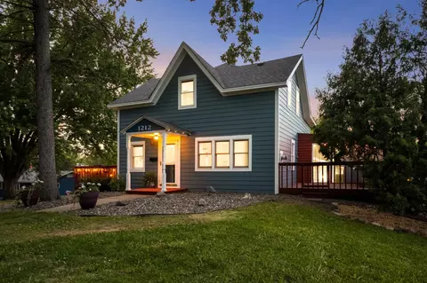 1212 Olive St W, Stillwater, MN 55082