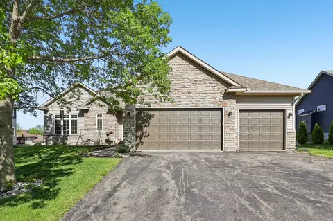 1514 Overlook Dr SE, Lonsdale, MN 55046