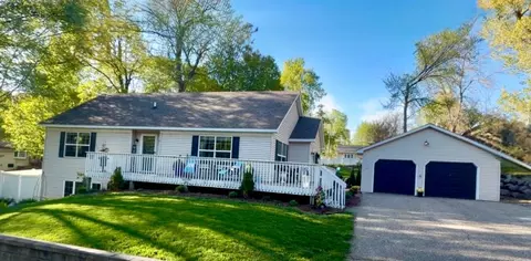 5142 Waterbury Rd, Mound, MN 55364