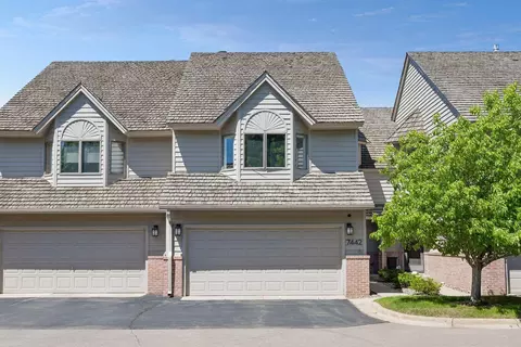 7442 Cahill Rd, Edina, MN 55439