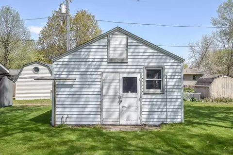 Exterior - 464 Main St E, Richmond, MN 56368 photo 3 of 5
