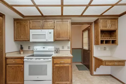 Kitchen - 7811 118th Ave N, Champlin, MN 55316 photo 3 of 3