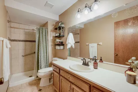 Bath - 7811 118th Ave N, Champlin, MN 55316 photo 4 of 4