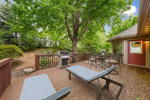 1508 Lockwood Dr, Northfield, MN 55057