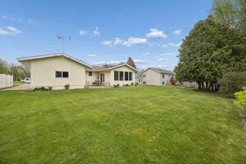 Exterior - 5840 Rolling Ridge Rd, Saint Cloud, MN 56303 photo 4 of 6