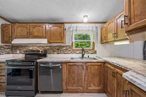 Kitchen - 7018 147th St, Milaca, MN 56353 photo 2 of 5
