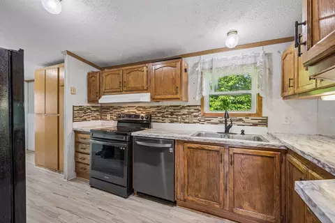 Kitchen - 7018 147th St, Milaca, MN 56353 photo 4 of 5