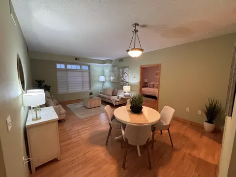 619 8th St SE #410, Minneapolis, MN 55414