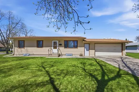 302 10th Ave E, West Fargo, ND 58078