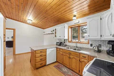 Kitchen - 22364 45th Ave, Saint Augusta, MN 56301 photo 4 of 5