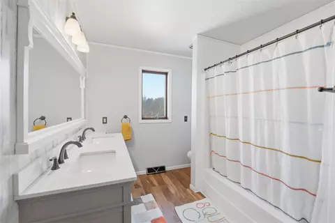 Bath - 22364 45th Ave, Saint Augusta, MN 56301 photo 2 of 3