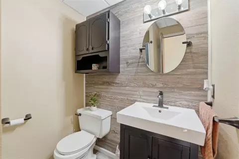 Bath - 22364 45th Ave, Saint Augusta, MN 56301 photo 3 of 3