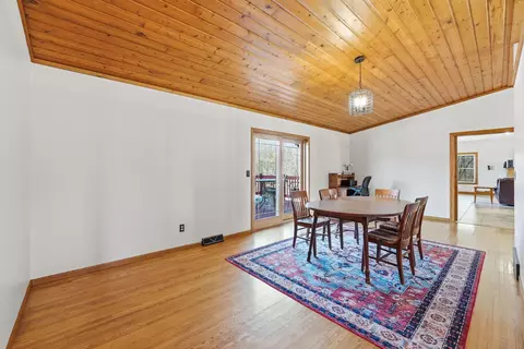 Dining - 22364 45th Ave, Saint Augusta, MN 56301 photo 2 of 5