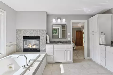 Bath - 6065 Apple Rd, Excelsior, MN 55331 photo 2 of 9