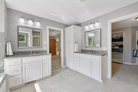 Bath - 6065 Apple Rd, Excelsior, MN 55331 photo 6 of 9