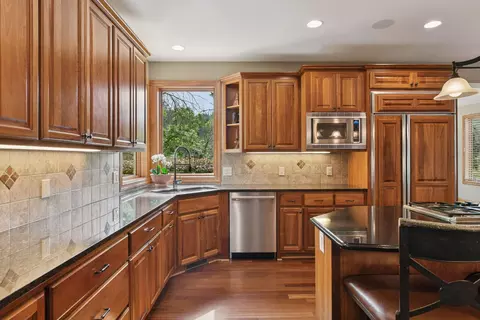 Kitchen - 6065 Apple Rd, Excelsior, MN 55331 photo 5 of 7