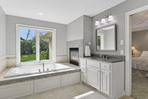 Bath - 6065 Apple Rd, Excelsior, MN 55331 photo 3 of 9