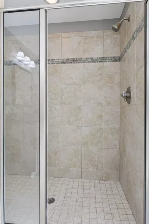Bath - 6065 Apple Rd, Excelsior, MN 55331 photo 5 of 9