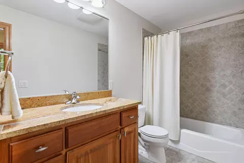 Bath - 6065 Apple Rd, Excelsior, MN 55331 photo 8 of 9
