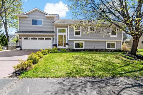 8600 Pineview Ln N, Maple Grove, MN 55369