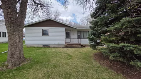 806 N 29 St N, Fargo, ND 58102