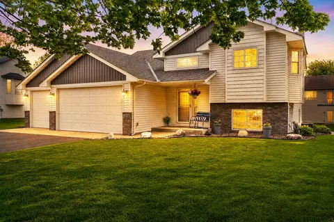 658 Lois Ln, Circle Pines, MN 55014