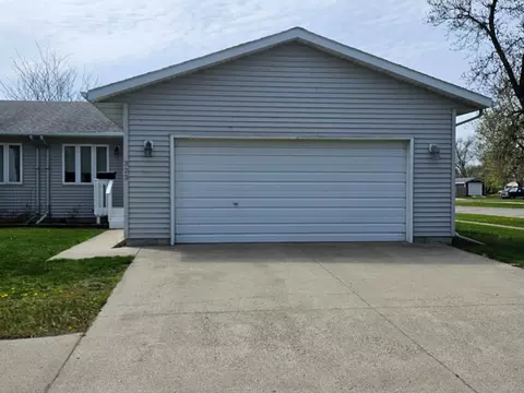 323 3rd Ave S, Wahpeton, ND 58075