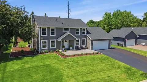 2734 Shadow Wood Ct, Chaska, MN 55318