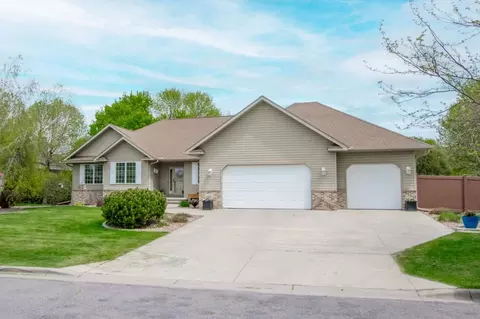 2346 Abbywood Ln, North Mankato, MN 56003