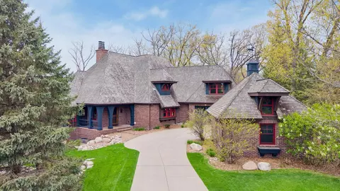 1610 Locust Hills Pl, Wayzata, MN 55391