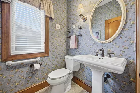 Bath - 526 24th Ave S, Fargo, ND 58103 photo 2 of 5