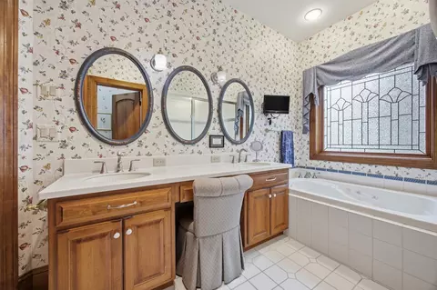 Bath - 526 24th Ave S, Fargo, ND 58103 photo 1 of 5