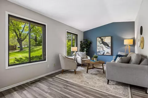 9701 Cimarron Trl, Minnetonka, MN 55305